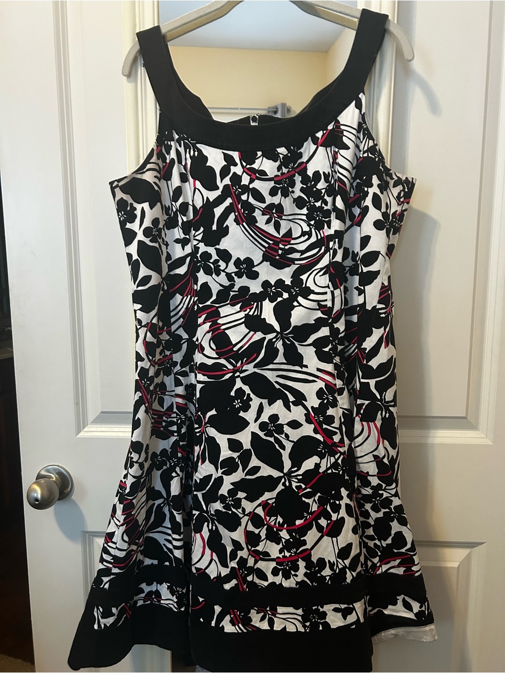 Jones Wear Black, White & Pink Floral A-Line Dress